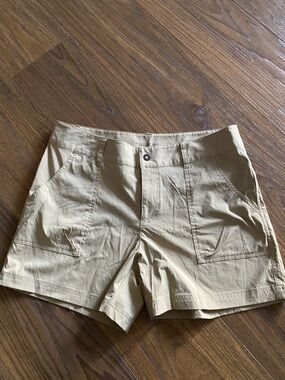 Columbia Women's Khaki Omni-Shield Shorts